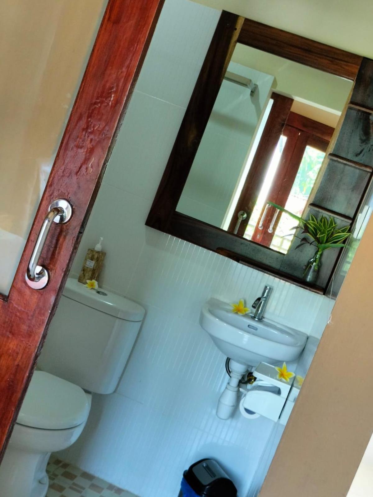 Semilir Inn Senggigi Kültér fotó
